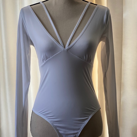 V neck white bodysuit - Picture 1 of 3